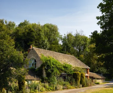 16th-century cottage in the English countryside