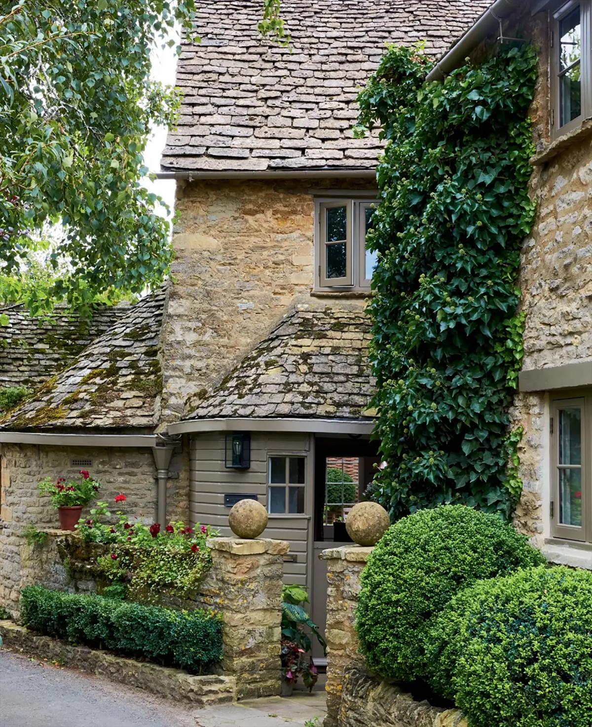 old house in an english countryside 2