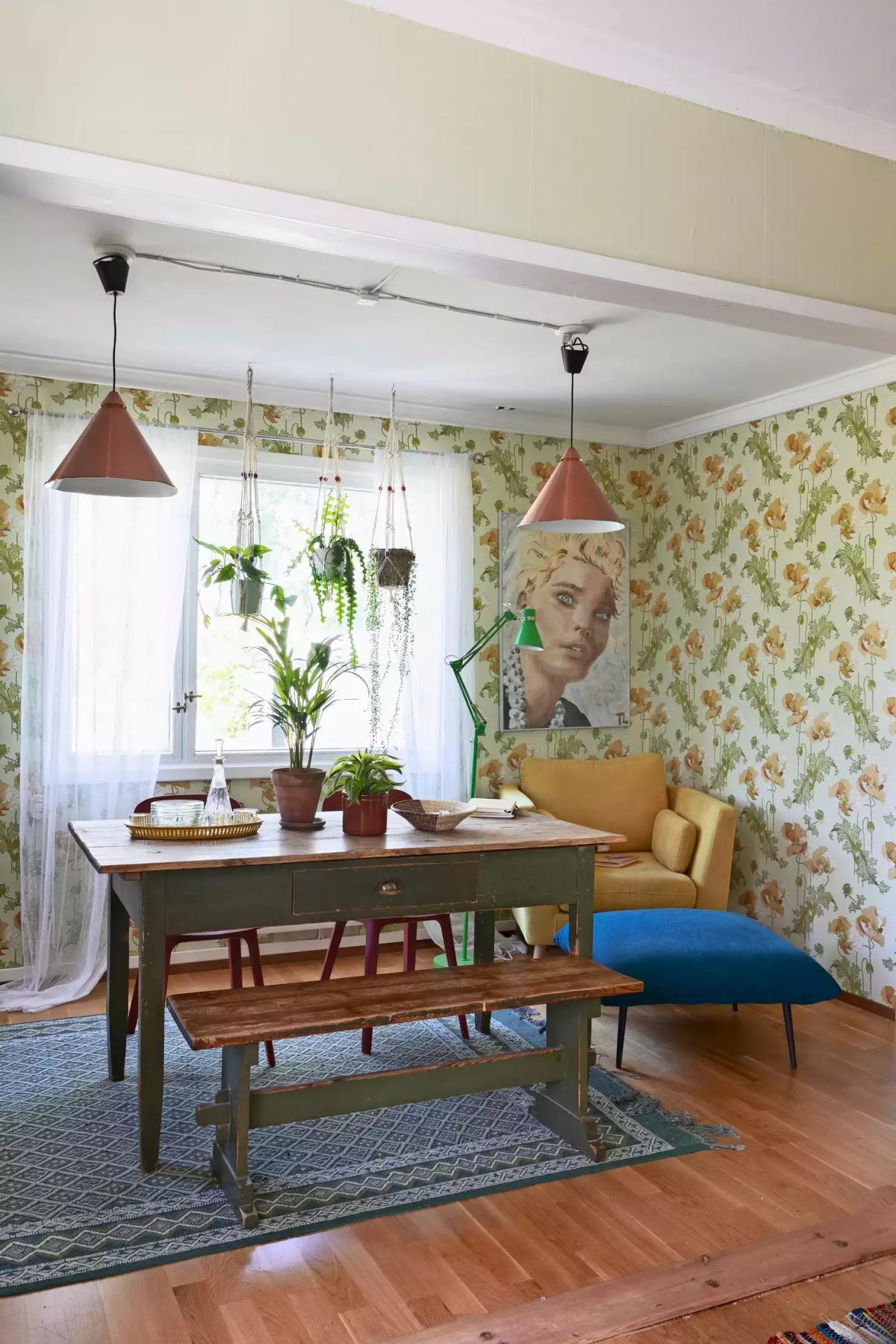 Floral wallpaper in the sitting room