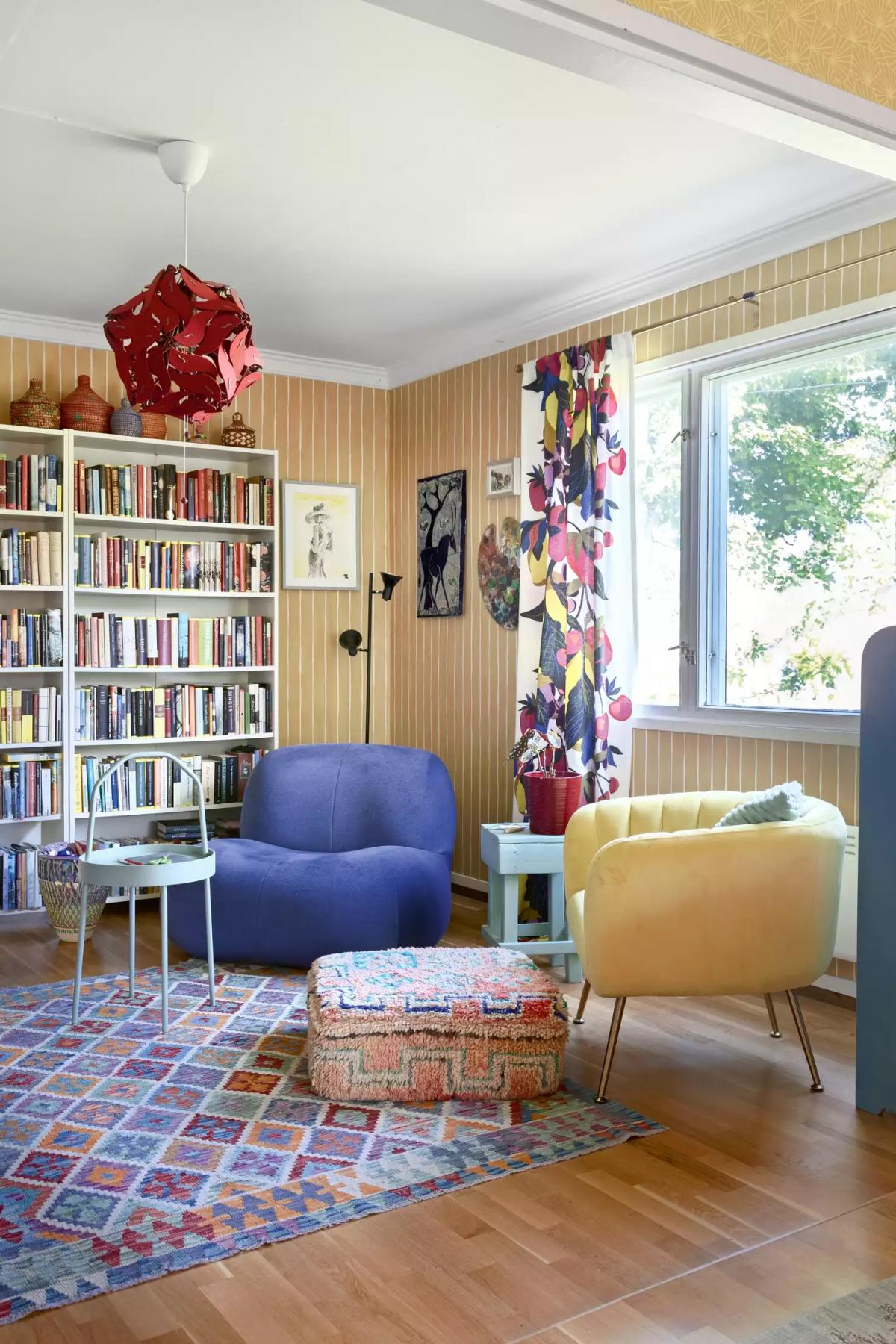 A bookshelf in the living room