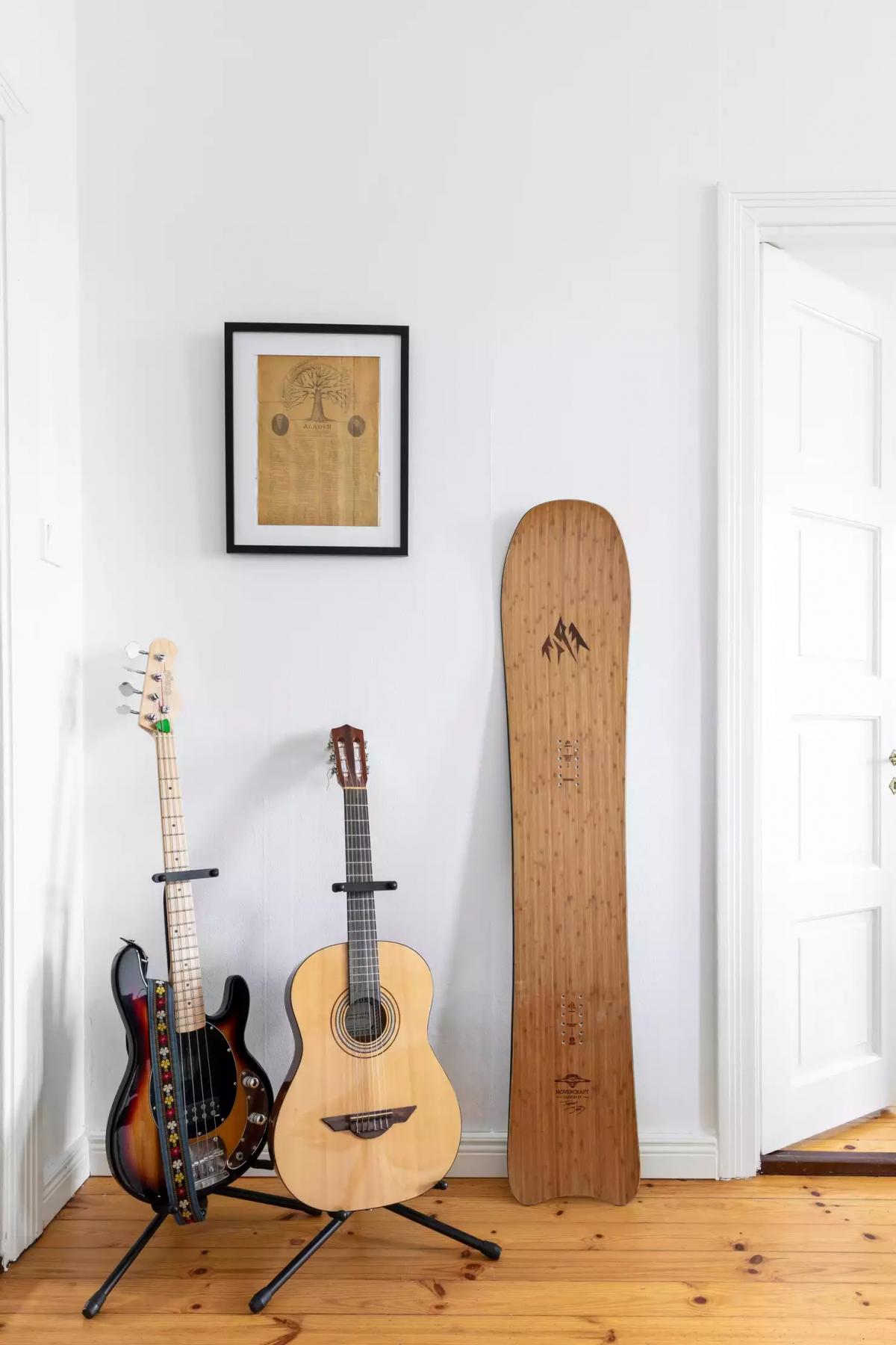 Guitars and snowboard in the apartment hallway