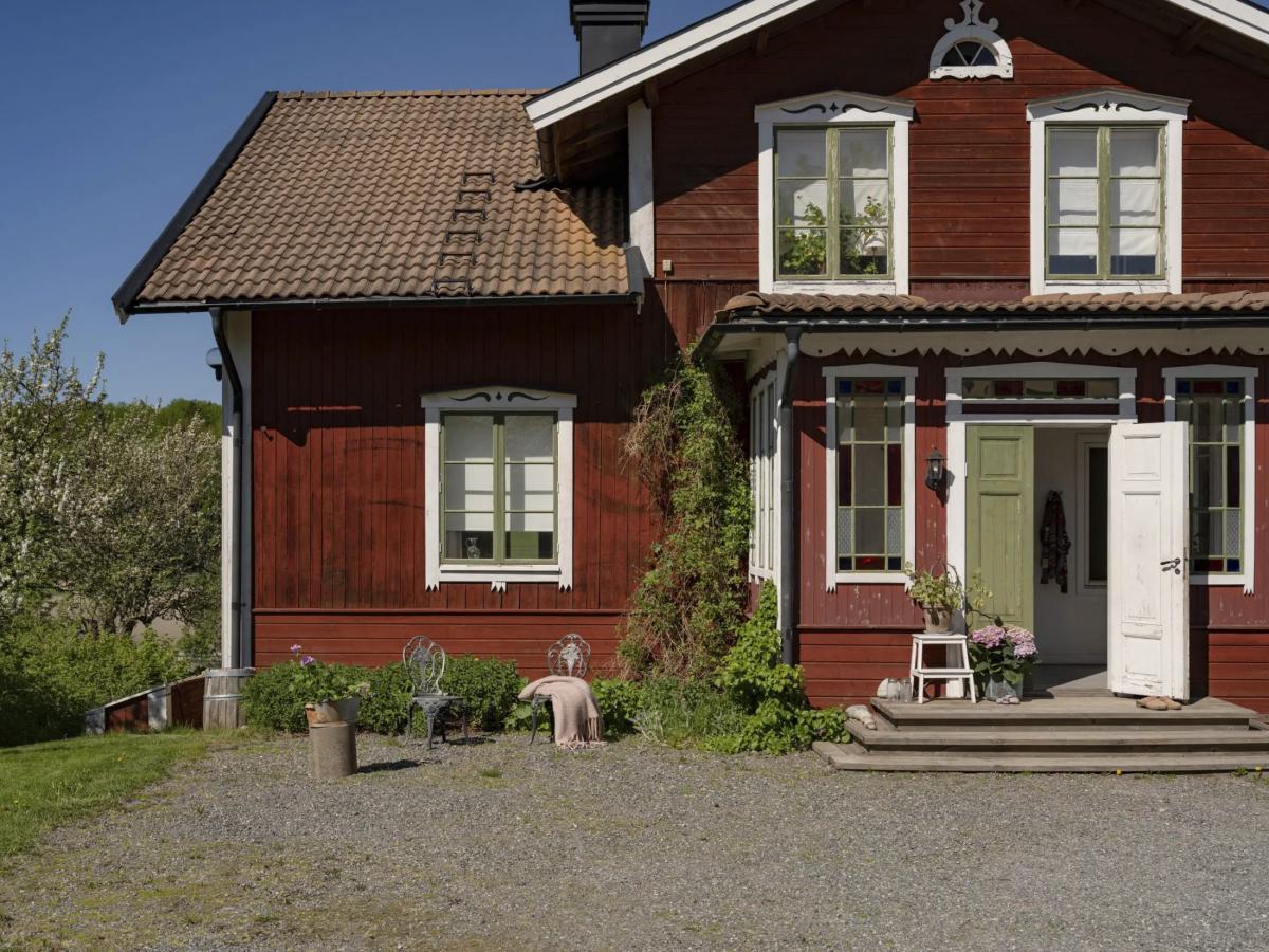 Dark red house in the Swedish countryside