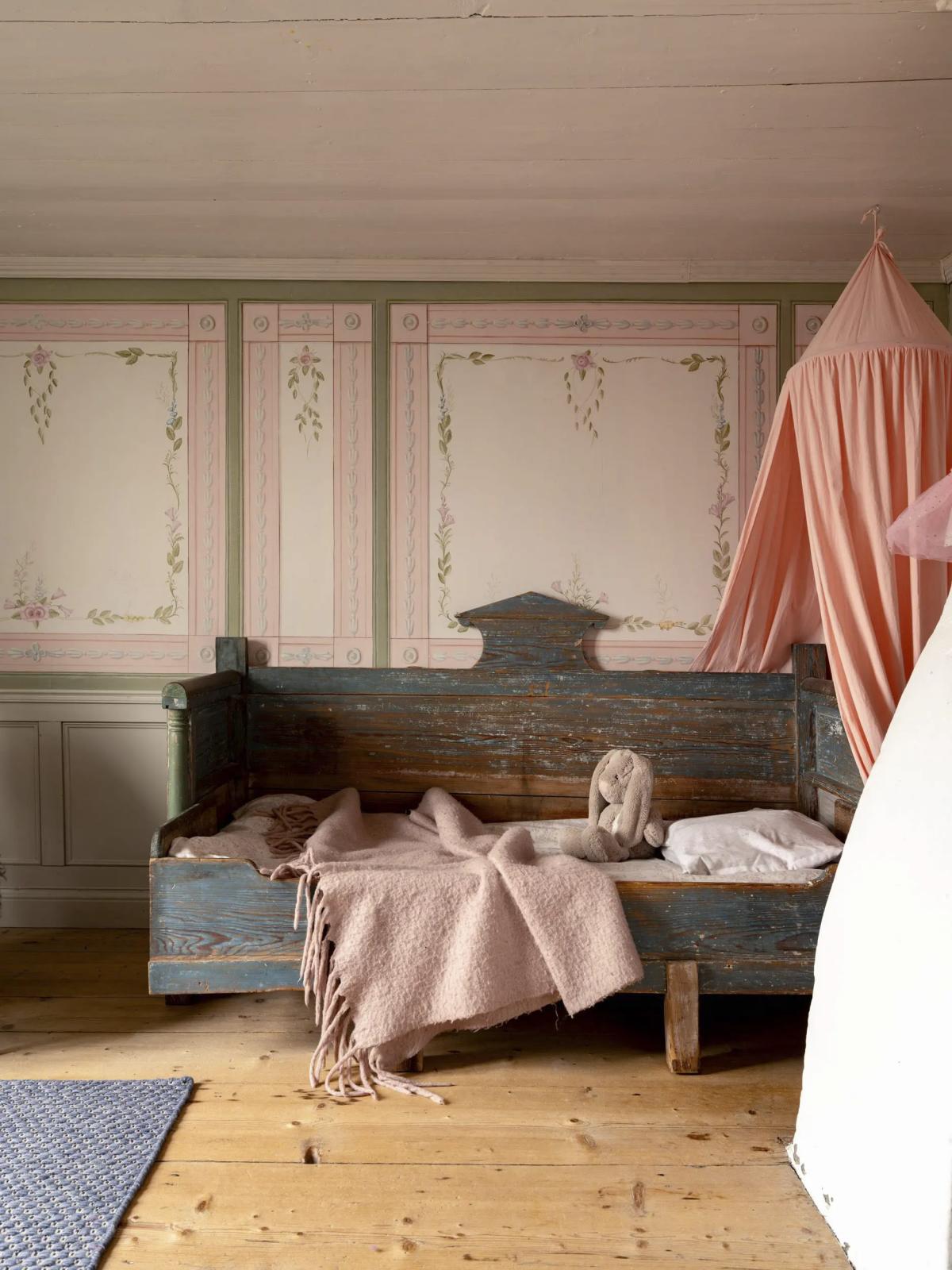 Vintage wooden kids' bed