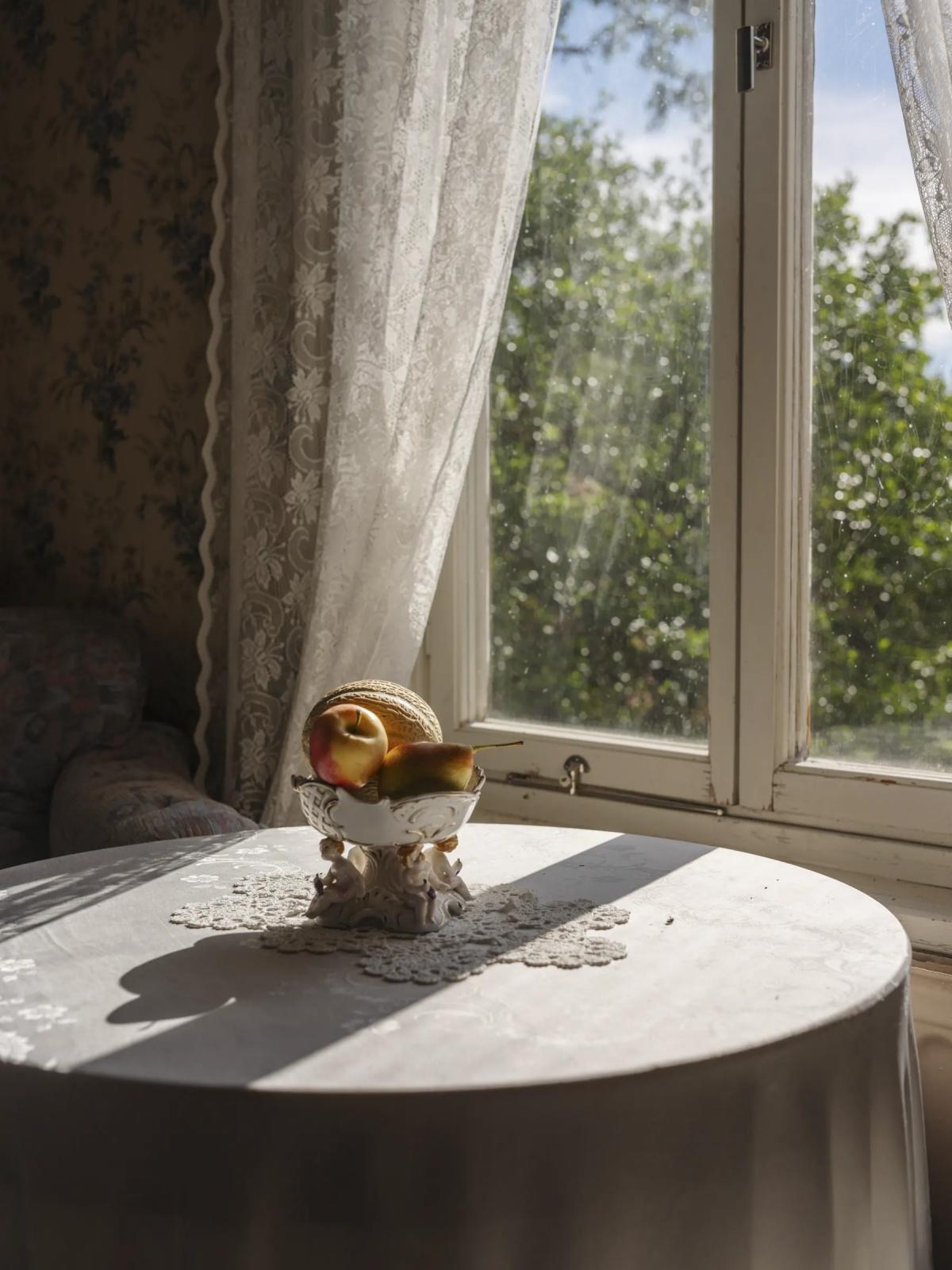 Swedish porcelain fruit stand