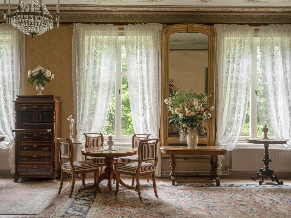 Living room in a Swedish house with flowers