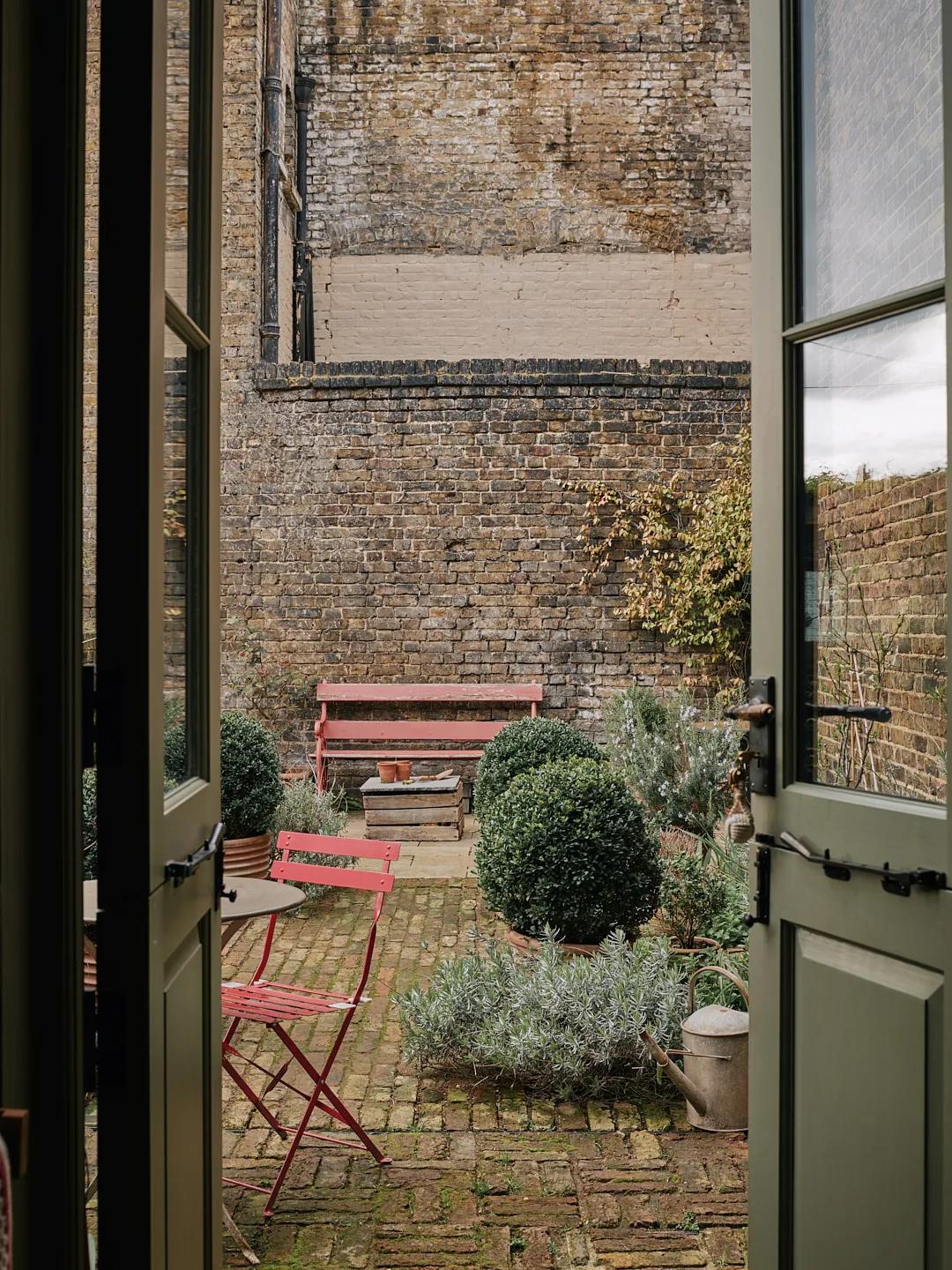 Backyard with access from the kitchen