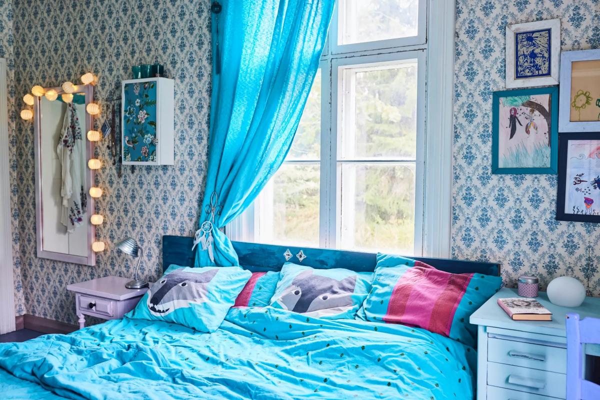 Finnish bedroom featuring a turquoise color palette