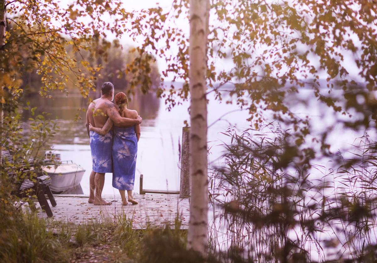 Ilkka and Arja by the bay