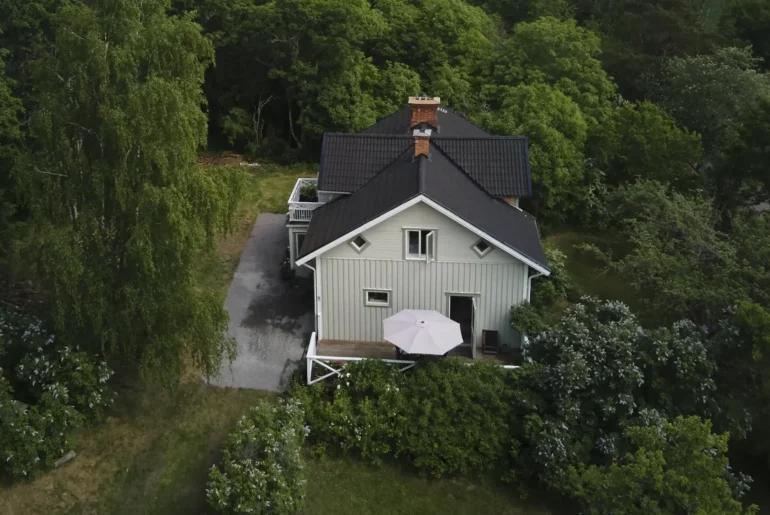 We Inherited a House in the Middle of Nowhere—and It’s Absolutely Magical Inside