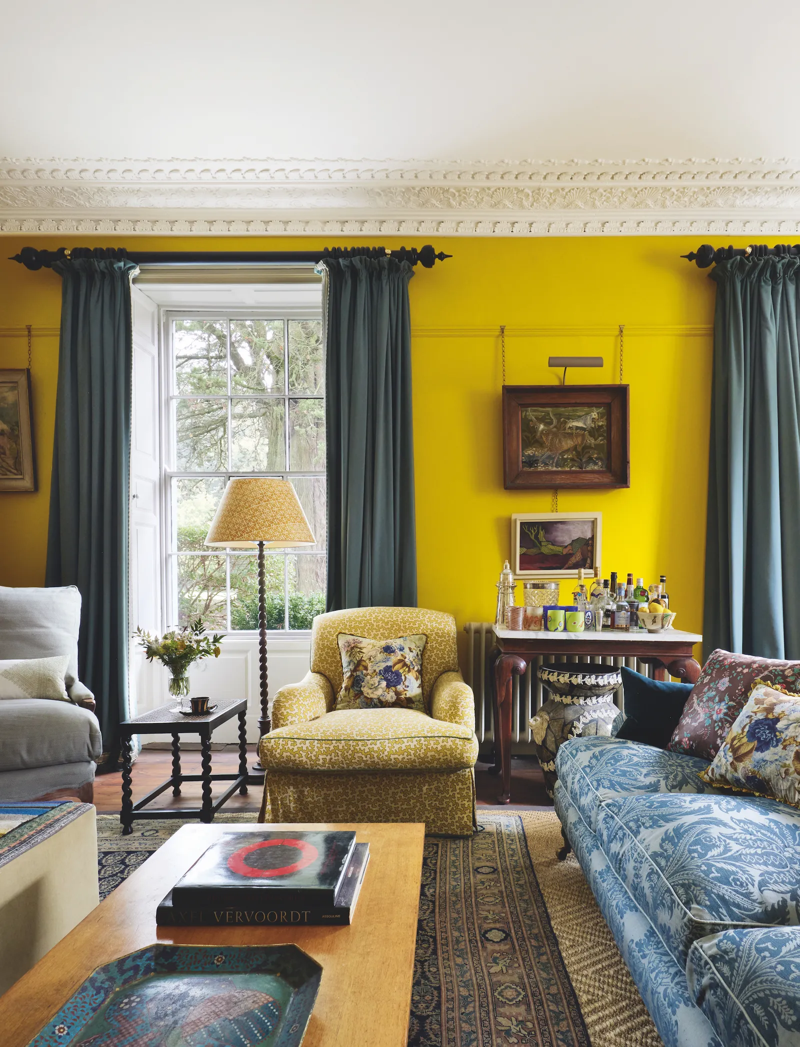 Living room with yellow walls and vintage furniture