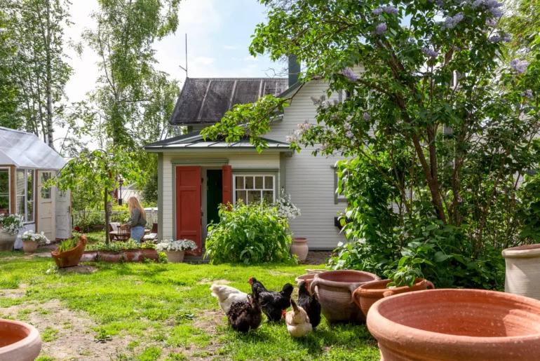 How a Finnish Woman Turned a Rented 1920s House into a Cozy Home