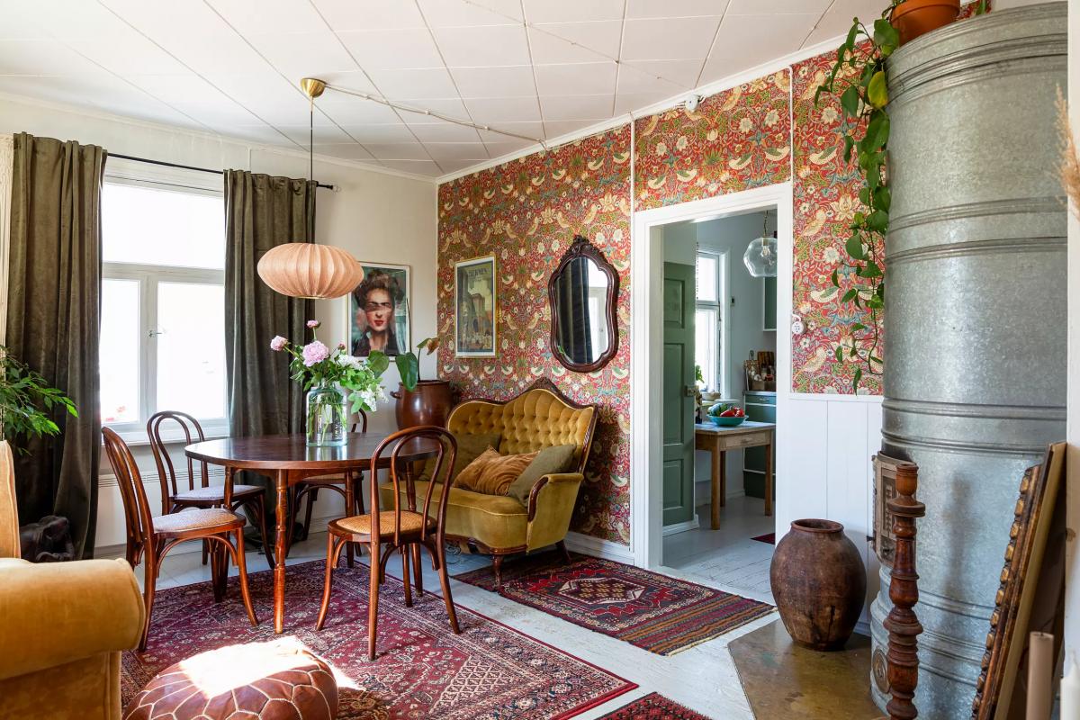 Living room with William Morris wallpaper