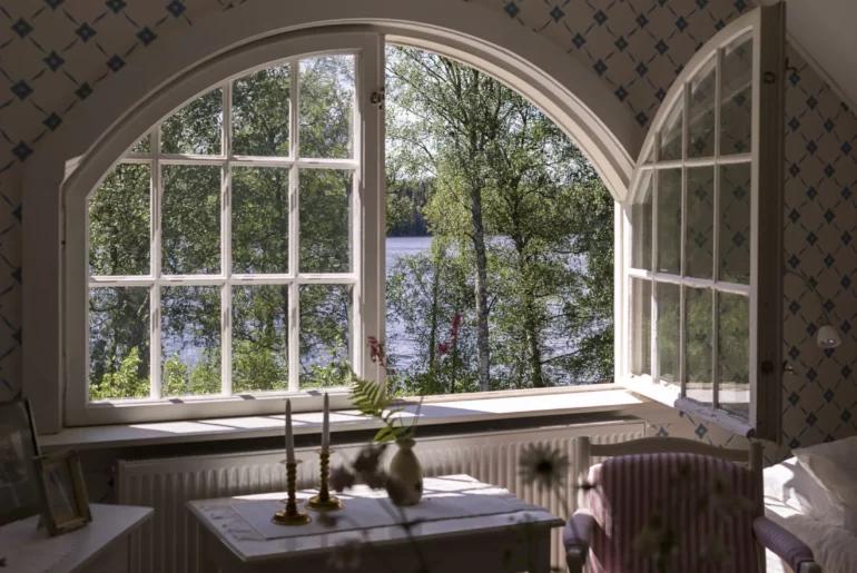 Renowned Swedish Psychiatrist’s Historic Home for Sale – A 1960s Time Capsule