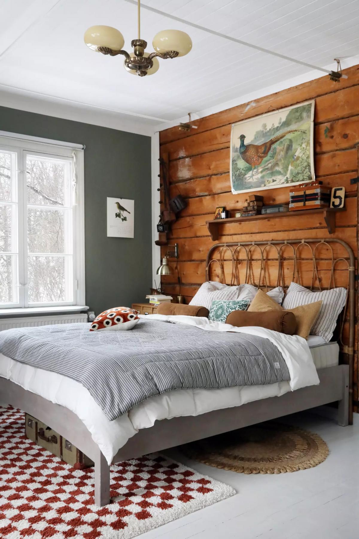 Bedroom with a vintage bed